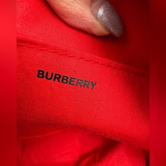 Burberry-Authentic-Beaute Collection Burbery Cosmetic Case Red - Picture 7 of 12
